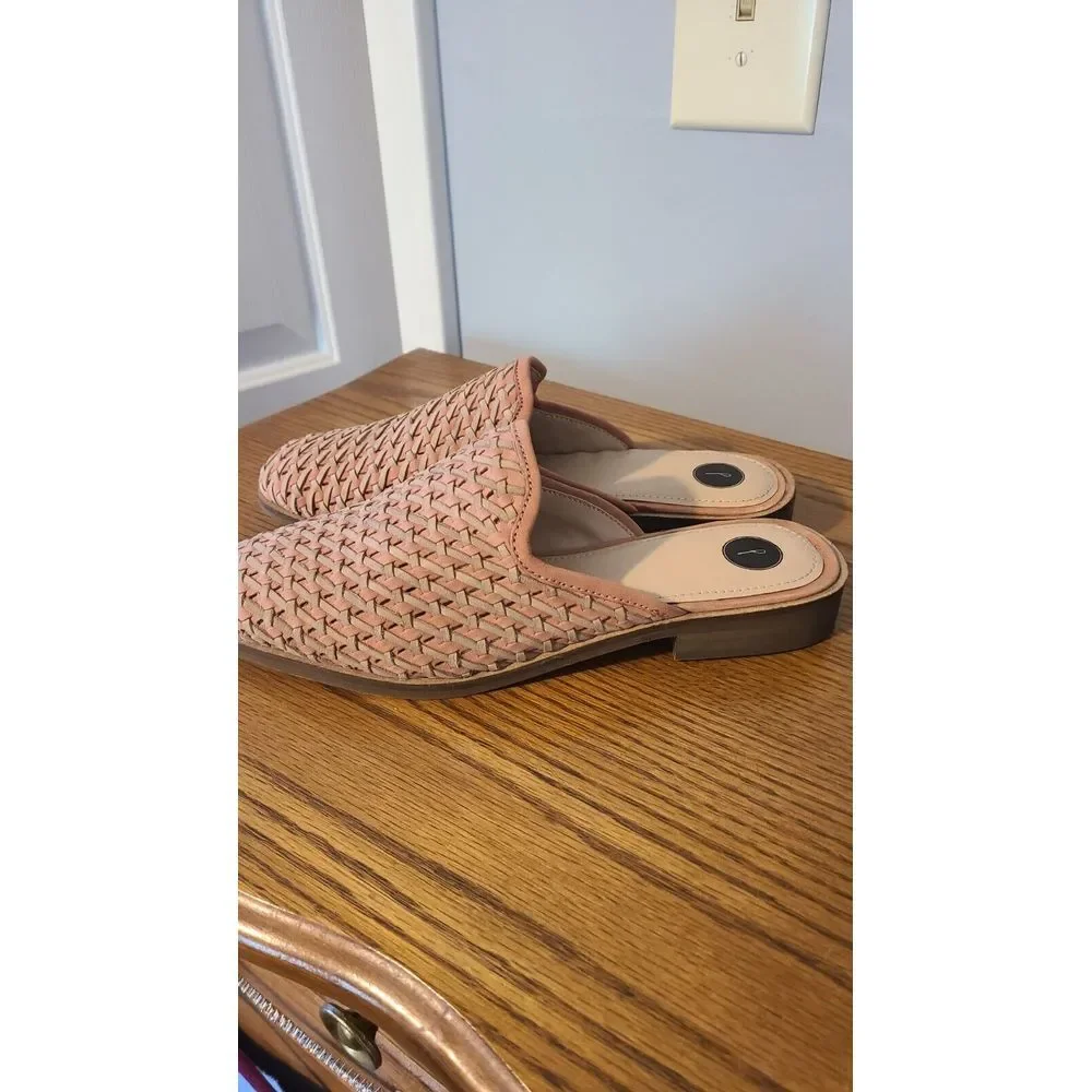 Journee Signature Woven‎ Leather Slip On Flats Mules Women's Size 6.5